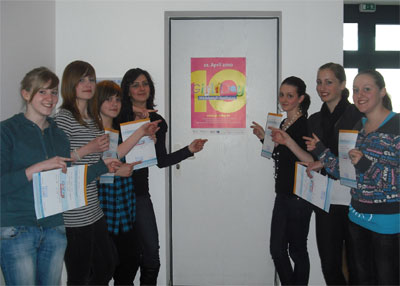 Teilnehmerinnen am Girls’Day v.l.n.r.: Maria, Hannah, Jannette, Viktoria, Stefanie, Kerstin, Durchführung Maria Müller (Mitte)